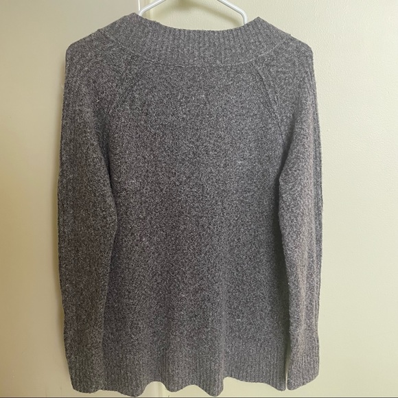 Susina Cozy Portrait V-Neck Sweater - Picture 7 of 12